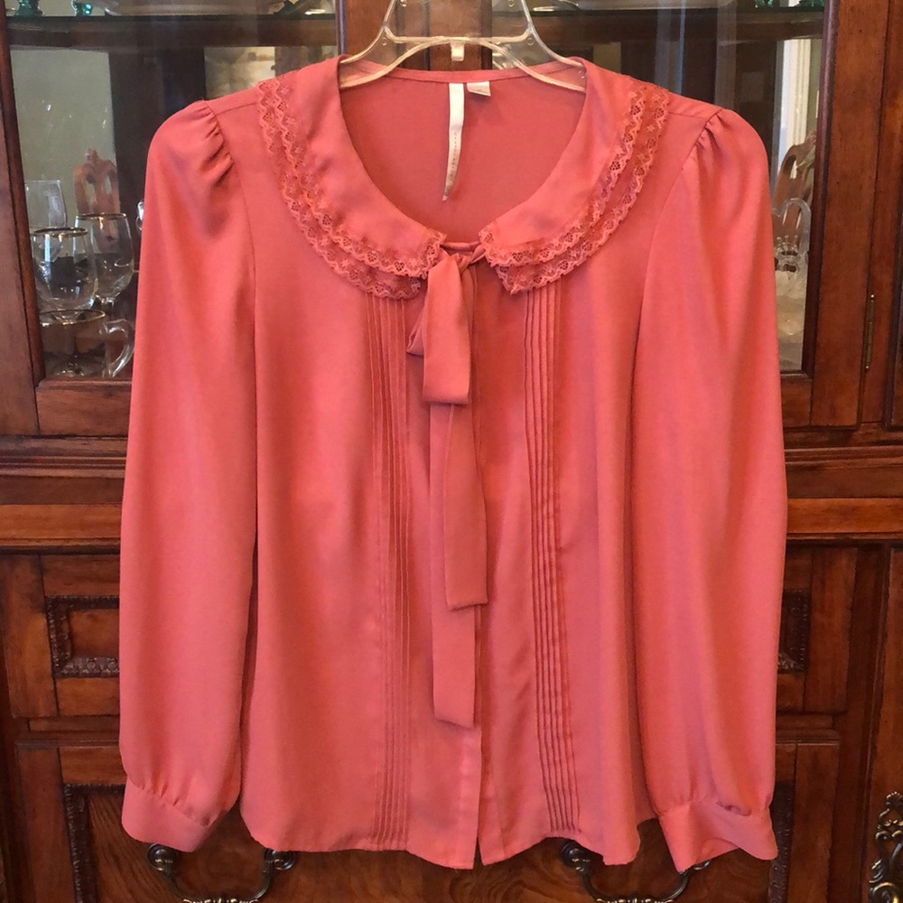 Lauren Conrad CuTe Blouse!